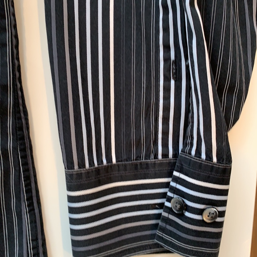 Calvin Klein dress shirt size xl in great condition - Picture 3 of 3